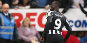 Hargai Toleransi, Cisse Undang Fans Cilik Newcastle Pesta Natal di Rumahnya Hargai Toleransi, Cisse Undang Fans Cilik Newcastle Pesta Natal di Rumahnya