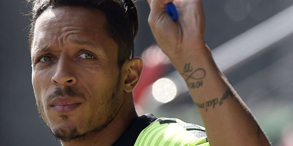 Barca Siap Uangkan Adriano Barca Siap Uangkan Adriano