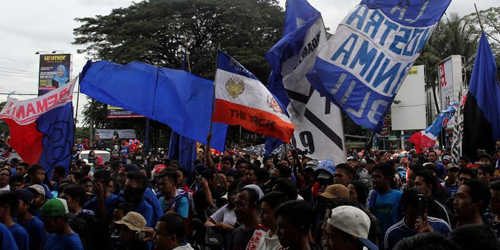 Kemenpora Sesalkan Aksi Anarkisme Aremania Kemenpora Sesalkan Aksi Anarkisme Aremania