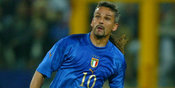 Roberto Baggio dan Gol Perdananya untuk Italia, Tendangan Bebas vs Uruguay Roberto Baggio dan Gol Perdananya untuk Italia, Tendangan Bebas vs Uruguay