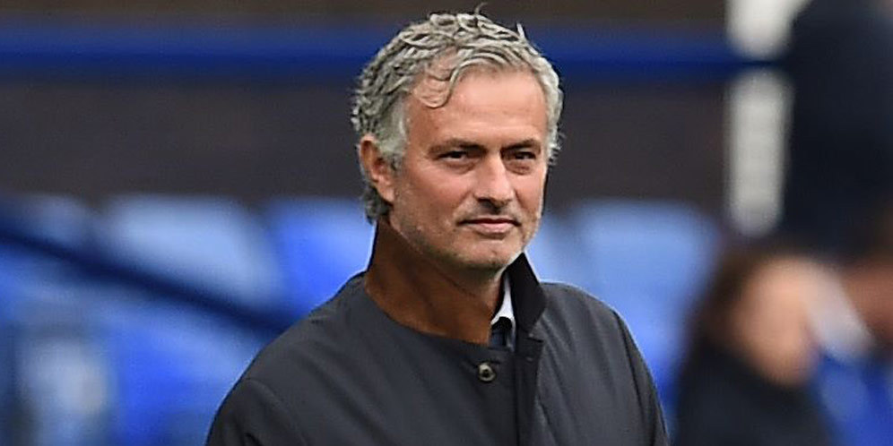 Cruyff Dukung Mourinho ke Manchester United Cruyff Dukung Mourinho ke Manchester United