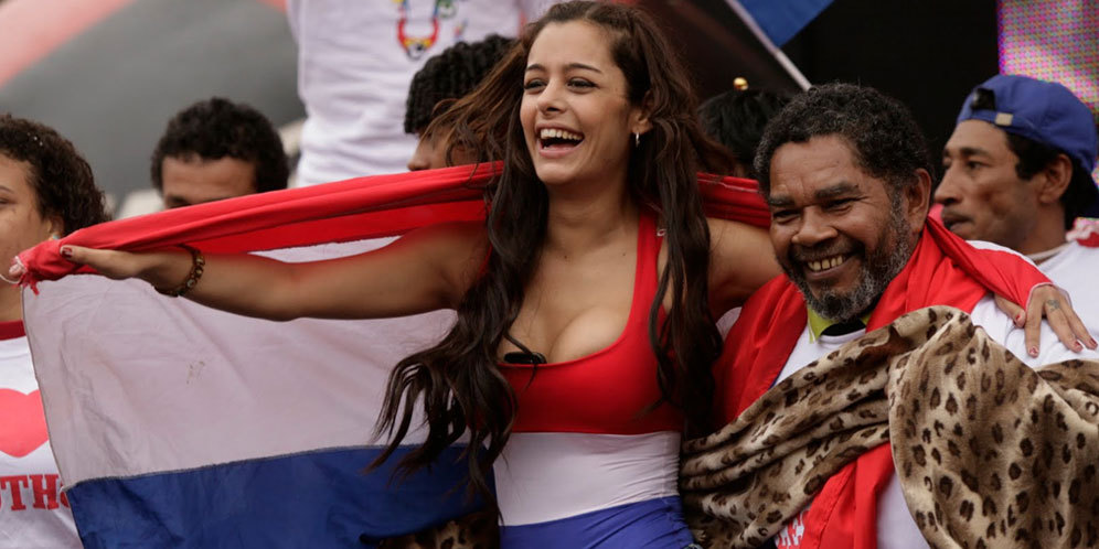 Tim Pacar Juara, Si Seksi Larissa Riquelme Siap Menari Striptis