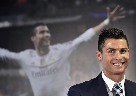 Ronaldo dan Anak Berikan Dukungan pada Korban Bom Paris Ronaldo dan Anak Berikan Dukungan pada Korban Bom Paris