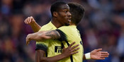 Kondogbia Antar Inter Raih Trofeo Luigi Berlusconi Kondogbia Antar Inter Raih Trofeo Luigi Berlusconi