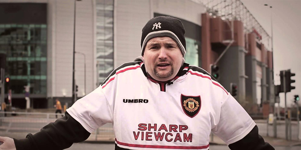 Fans Fanatik Ini Minta Rooney Segera Dibangkucadangkan Fans Fanatik Ini Minta Rooney Segera Dibangkucadangkan