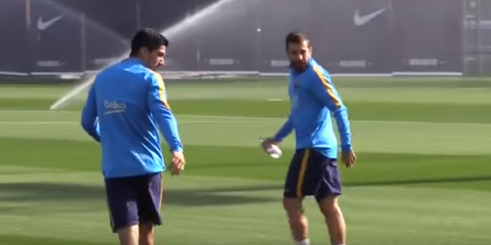 Dikerjai Saat Latihan, Neymar Umpat Alba Dikerjai Saat Latihan, Neymar Umpat Alba