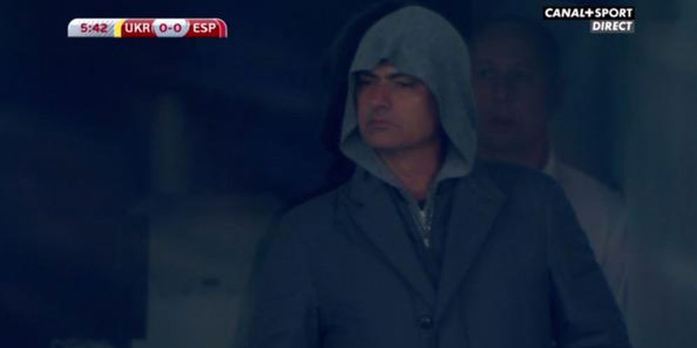 Gagal Menyamar, Mourinho Malah Jadi Bahan Ejekan di Twitter