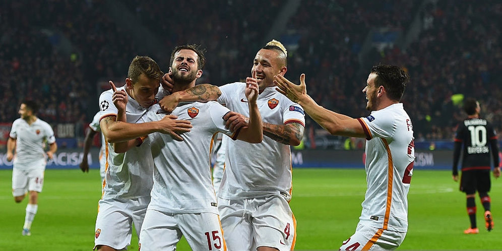 Tendangan Bebas Pjanic Kembali Makan Korban Tendangan Bebas Pjanic Kembali Makan Korban