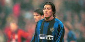 Ketika Backheel Shot Zamorano Melukai Napoli Ketika Backheel Shot Zamorano Melukai Napoli