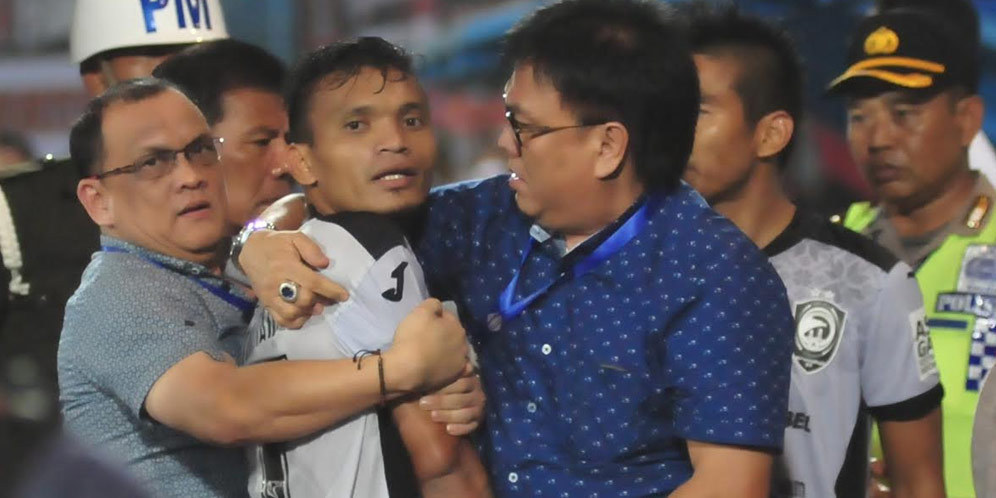Pernah Beri Dua Kartu Merah, Wasit Ini Komentari Sanksi Bomber Sriwijaya Pernah Beri Dua Kartu Merah, Wasit Ini Komentari Sanksi Bomber Sriwijaya