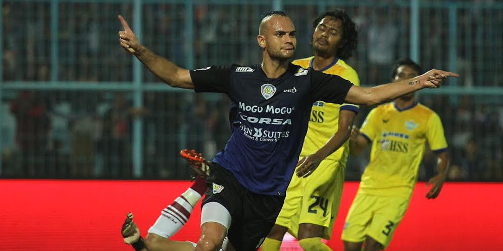 Arema Cronus Anggap Laga Kontra Gresik United Latihan Arema Cronus Anggap Laga Kontra Gresik United Latihan