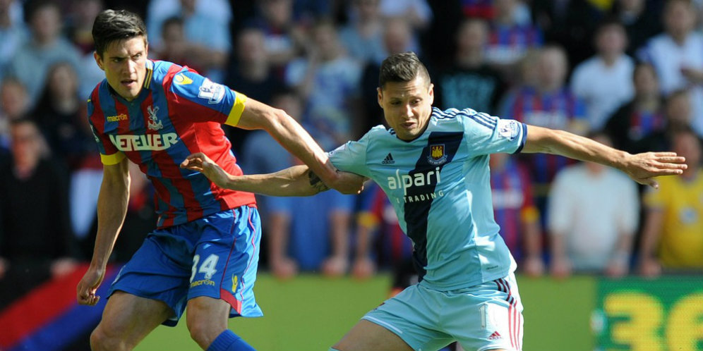 Martin Kelly Klarifikasi Foto Dirinya Dalam Teror di Paris Martin Kelly Klarifikasi Foto Dirinya Dalam Teror di Paris