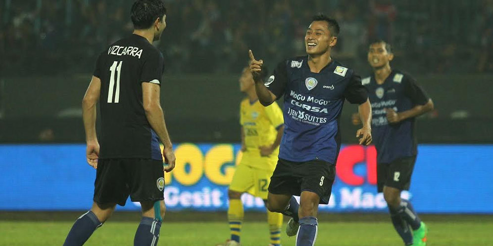 Hasil Pertandingan Arema Cronus vs Gresik United: Skor 4 -1 Hasil Pertandingan Arema Cronus vs Gresik United: Skor 4 -1
