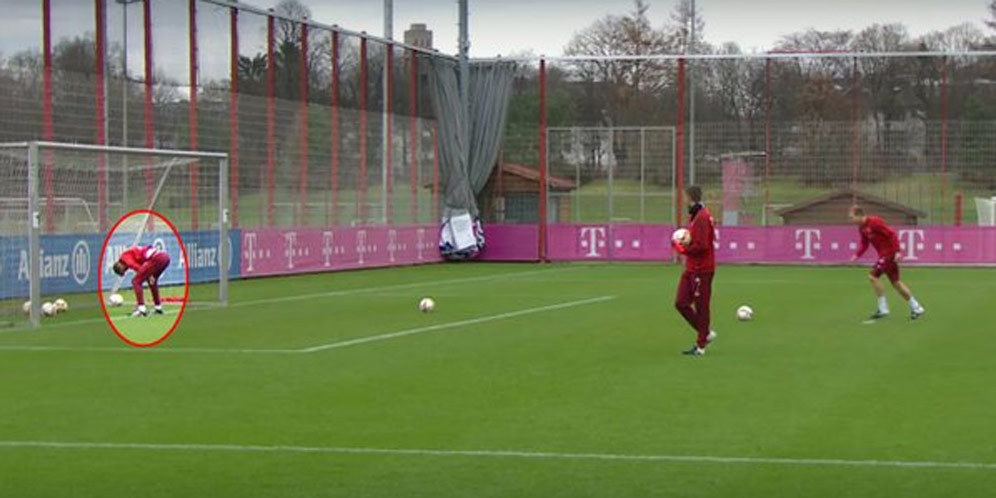 Ketika Pantat Muller Jadi Sasaran Tembak Para Bintang Bayern Ketika Pantat Muller Jadi Sasaran Tembak Para Bintang Bayern