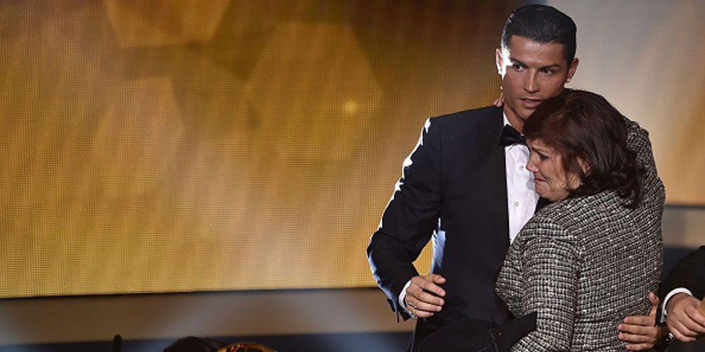 Sang Mama Ulang Tahun, Ronaldo Beri Kado Mobil Mewah Sang Mama Ulang Tahun, Ronaldo Beri Kado Mobil Mewah