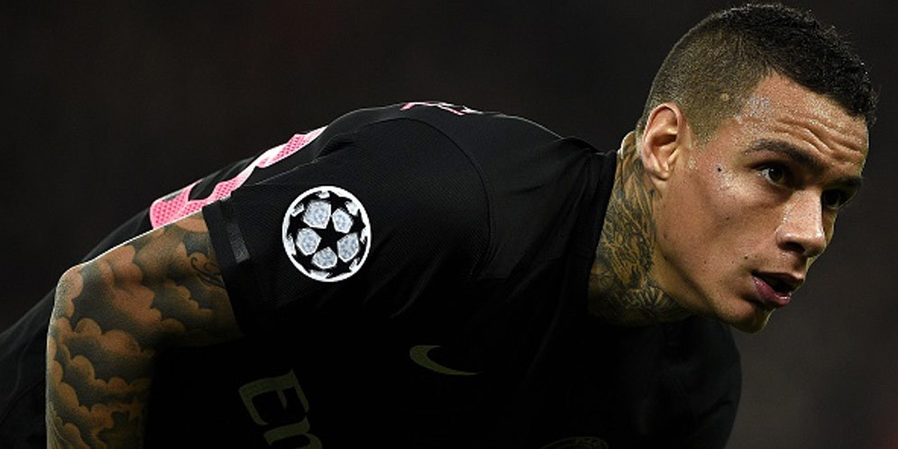 Van der Wiel Tak Bahagia di PSG Van der Wiel Tak Bahagia di PSG