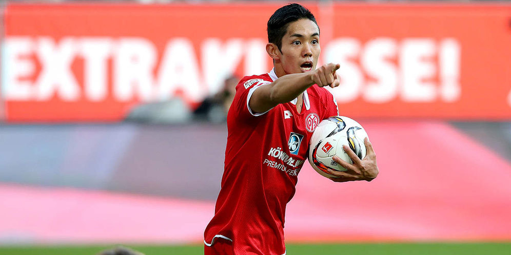 Ferguson Sarankan MU Boyong Yoshinori Muto