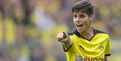 Agen Bantah Tawarkan Weigl ke Real Madrid Agen Bantah Tawarkan Weigl ke Real Madrid