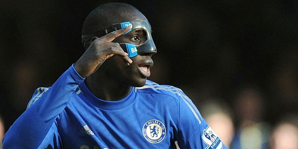 Demba Ba Ajak Terry ke Tiongkok, Tolak Hazard Demba Ba Ajak Terry ke Tiongkok, Tolak Hazard