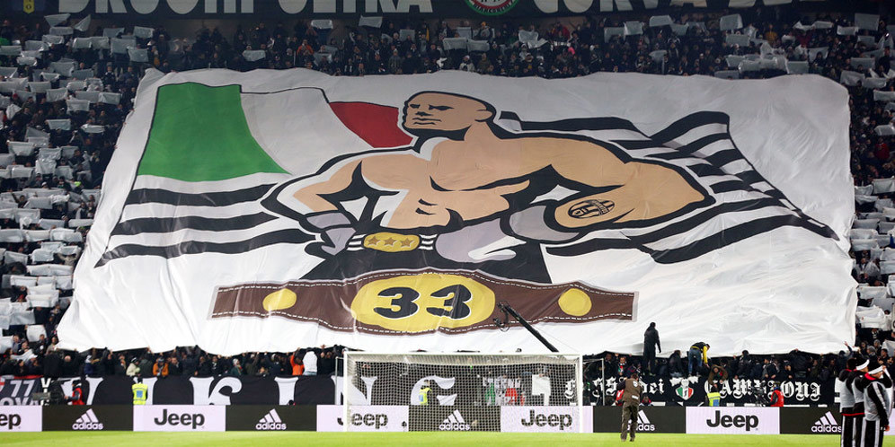 Koreografi '33 Scudetto' di Duel Juventus vs Roma Koreografi '33 Scudetto' di Duel Juventus vs Roma