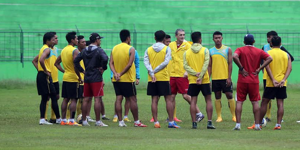 Pelatih Baru Arema Beber Kriteria Pemain Idamannya Pelatih Baru Arema Beber Kriteria Pemain Idamannya