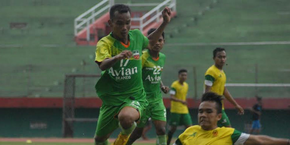Suporter Persegres Sesali Kepergian Riko dan Fitra ke Surabaya United Suporter Persegres Sesali Kepergian Riko dan Fitra ke Surabaya United