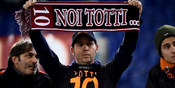 Galeri: Romanisti Masih Sangat Mencintai Totti Galeri: Romanisti Masih Sangat Mencintai Totti