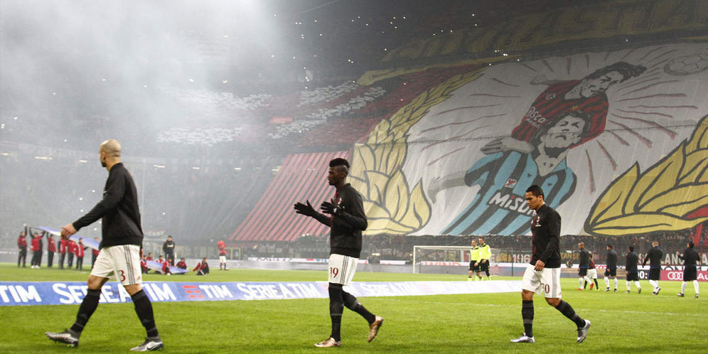 Tifo Spektakuler di Derby Della Madonnina ke-216 Tifo Spektakuler di Derby Della Madonnina ke-216