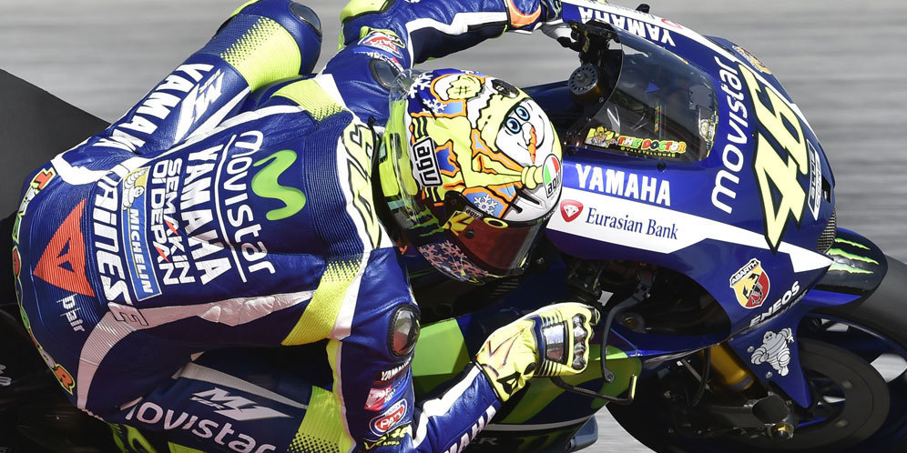 Lihat Lebih Dekat 'Ritual' Valentino Rossi Sebelum Naik Motor Lihat Lebih Dekat 'Ritual' Valentino Rossi Sebelum Naik Motor