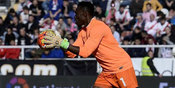 Kameni: Setengah Mati Saya Hentikan Peluang Neymar Kameni: Setengah Mati Saya Hentikan Peluang Neymar