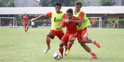 Lapangan Digenangi Air, Latihan Persija Tak Maksimal Lapangan Digenangi Air, Latihan Persija Tak Maksimal