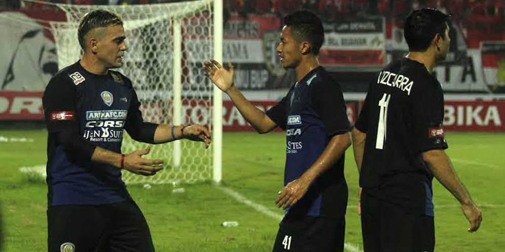 Dua Kartu Merah Warnai Kemenangan Arema Atas Bali United Dua Kartu Merah Warnai Kemenangan Arema Atas Bali United