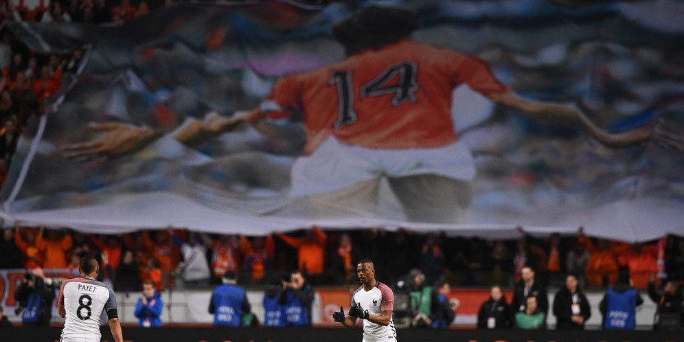Tribute Menit 14 - Indahnya Penghormatan Buat Cruyff Tribute Menit 14 - Indahnya Penghormatan Buat Cruyff