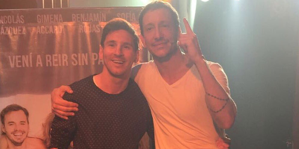 Datang Saksikan Sahabat, Messi Hebohkan Pentas Teater Argentina Datang Saksikan Sahabat, Messi Hebohkan Pentas Teater Argentina