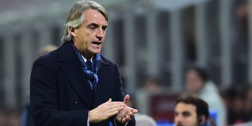 Mancini Sosok Pelatih Yang Lebih Kalem Ketimbang De Boer Mancini Sosok Pelatih Yang Lebih Kalem Ketimbang De Boer