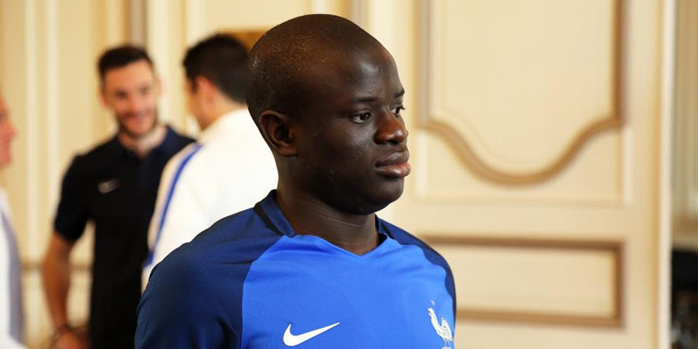 N'Golo Kante Belum Tentu Bertahan di Leicester N'Golo Kante Belum Tentu Bertahan di Leicester