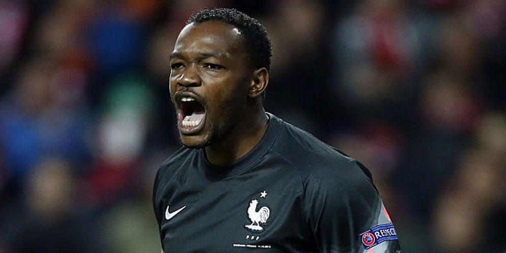 Chelsea Lirik Mandanda, Begovic Terancam Chelsea Lirik Mandanda, Begovic Terancam