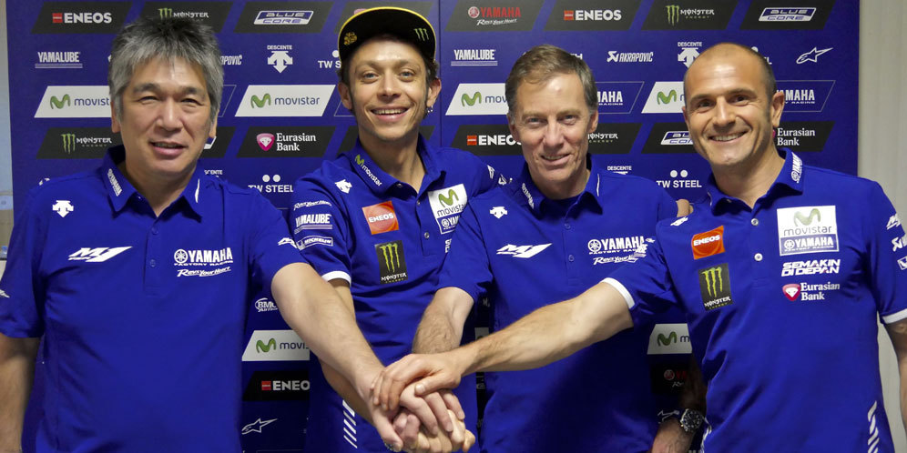 Kouichi Tsuji, Valentino Rossi, Lin Jarvis dan Massimo Meregalli. (c) Yamaha MotoGP