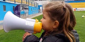 Gunakan Megaphone, Gadis Imut 4 Tahun Ini Pimpin Chant Fans dan Pemain Gunakan Megaphone, Gadis Imut 4 Tahun Ini Pimpin Chant Fans dan Pemain