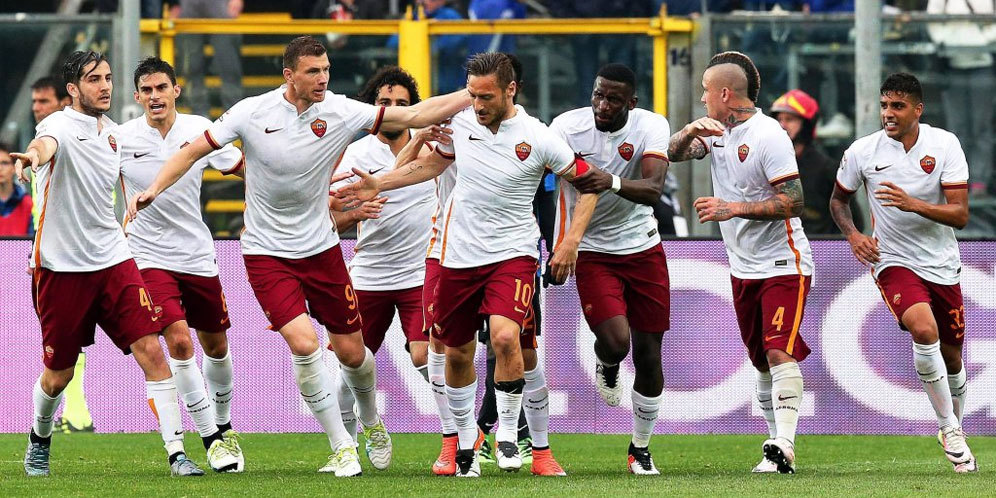 Totti Cetak Gol, Komentator Ini Mendadak Histeris Sampai Menangis Totti Cetak Gol, Komentator Ini Mendadak Histeris Sampai Menangis