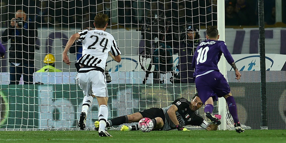 Penyelamatan Ganda Gianluigi 'Superman' Buffon Penyelamatan Ganda Gianluigi 'Superman' Buffon