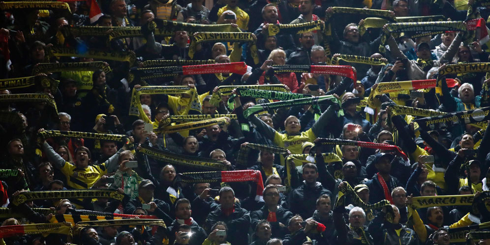 Romantika YNWA Fans Dortmund dan Liverpool Bikin Merinding Romantika YNWA Fans Dortmund dan Liverpool Bikin Merinding