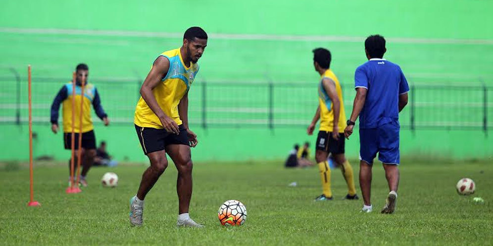 Hasim Kipuw Tinggalkan Arema Cronus