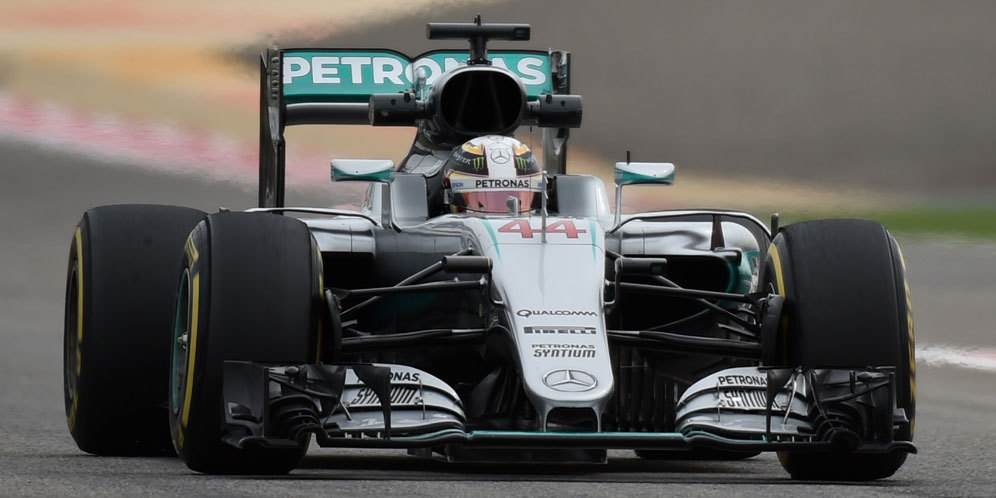 Lewis Hamilton (c) AFP