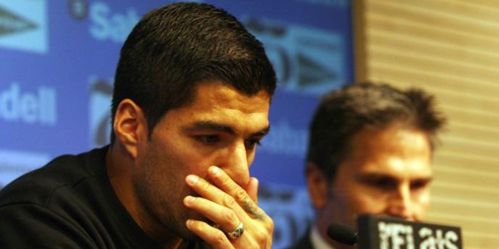Bertemu Anak Penderita Penyakit Langka, Suarez Sampai Berkaca-kaca
