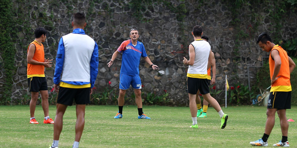 Arema Cronus Siapkan Sejumlah Alternatif Formasi Arema Cronus Siapkan Sejumlah Alternatif Formasi