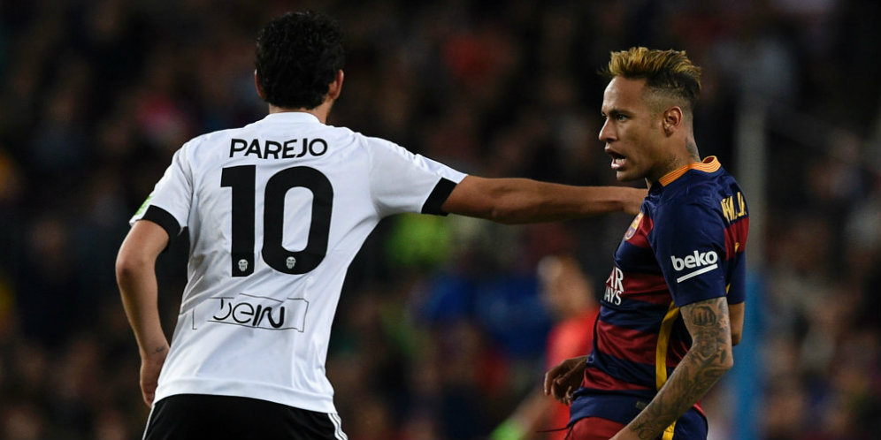 Frustasi, Neymar Tampar Pemain Valencia Frustasi, Neymar Tampar Pemain Valencia