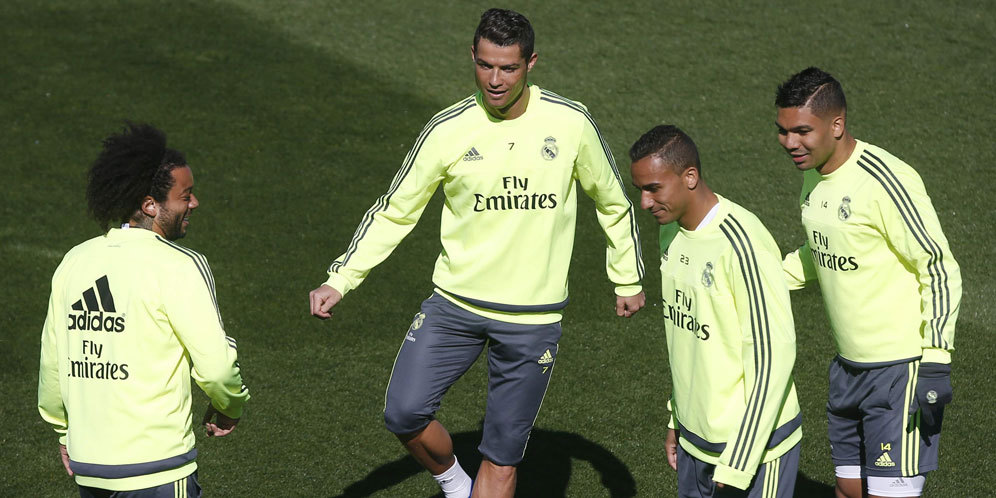 Dipermalukan Jese dengan Nutmeg, Ramos Dipuk-puk Semua Pemain Madrid Dipermalukan Jese dengan Nutmeg, Ramos Dipuk-puk Semua Pemain Madrid