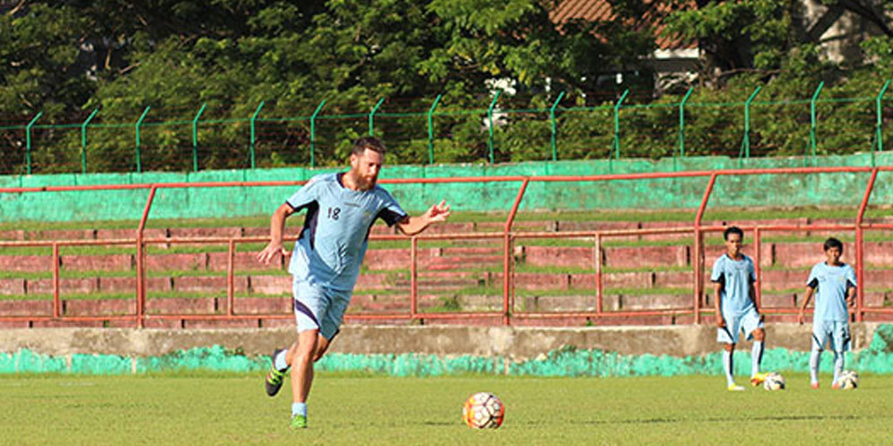 Renzo Out, Persela Berburu Gelandang Lagi Renzo Out, Persela Berburu Gelandang Lagi