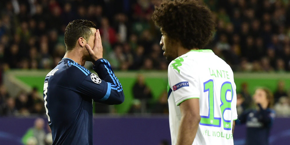 Sadis, Kaki Ronaldo Jadi Korban Kerasnya Tembok Wolfsburg Sadis, Kaki Ronaldo Jadi Korban Kerasnya Tembok Wolfsburg